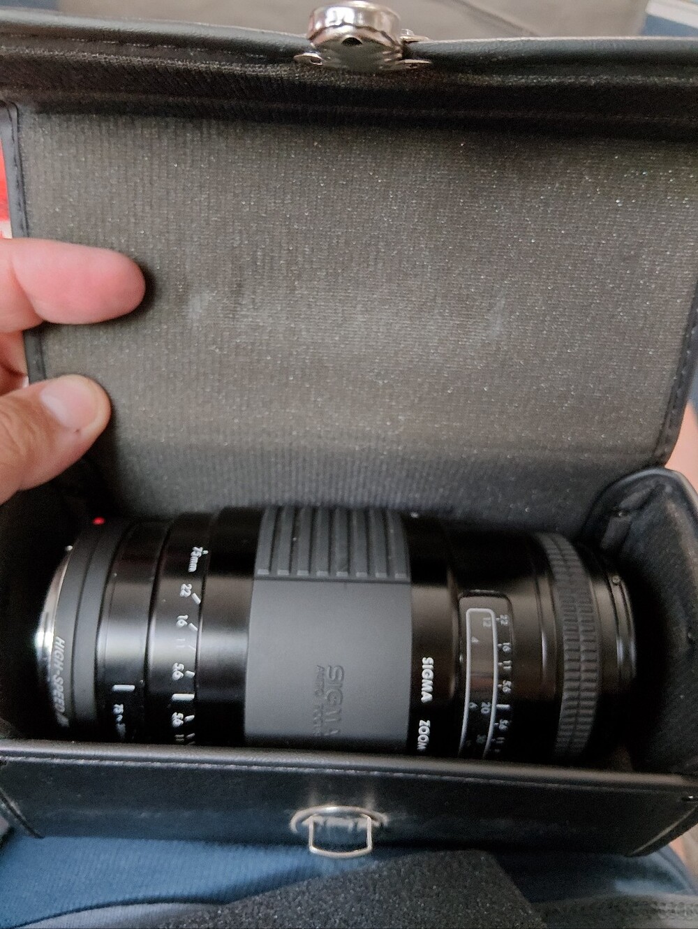 Sigma Beauty Black Telephoto Zoom Lens for Cameras - Picture 1 of 6